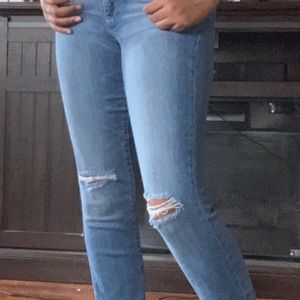 GAP DISTRESSED JEANS